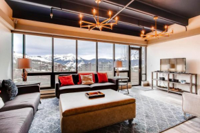 Uniquely Decorated Mountain Plaza Condo Condo